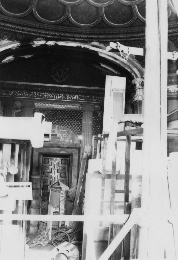 Die Synagoge als Kulissenlager des Theaters, 1950er Jahre. Foto: Ratsarchiv